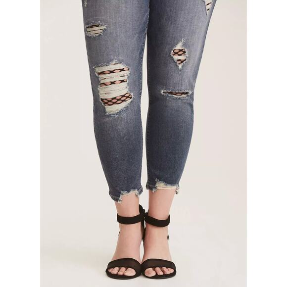 Torrid Girlfriend Fishnet Vintage Stretch Medium Wash Jeans Size 20 NWT - Picture 3 of 13